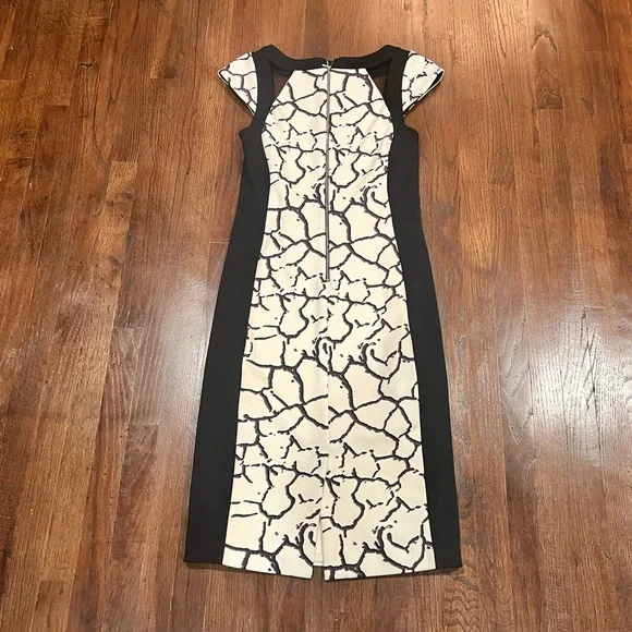 Anne Fontaine PENDA Cracked Print Blk and Wht Cap - Picture 8 of 10